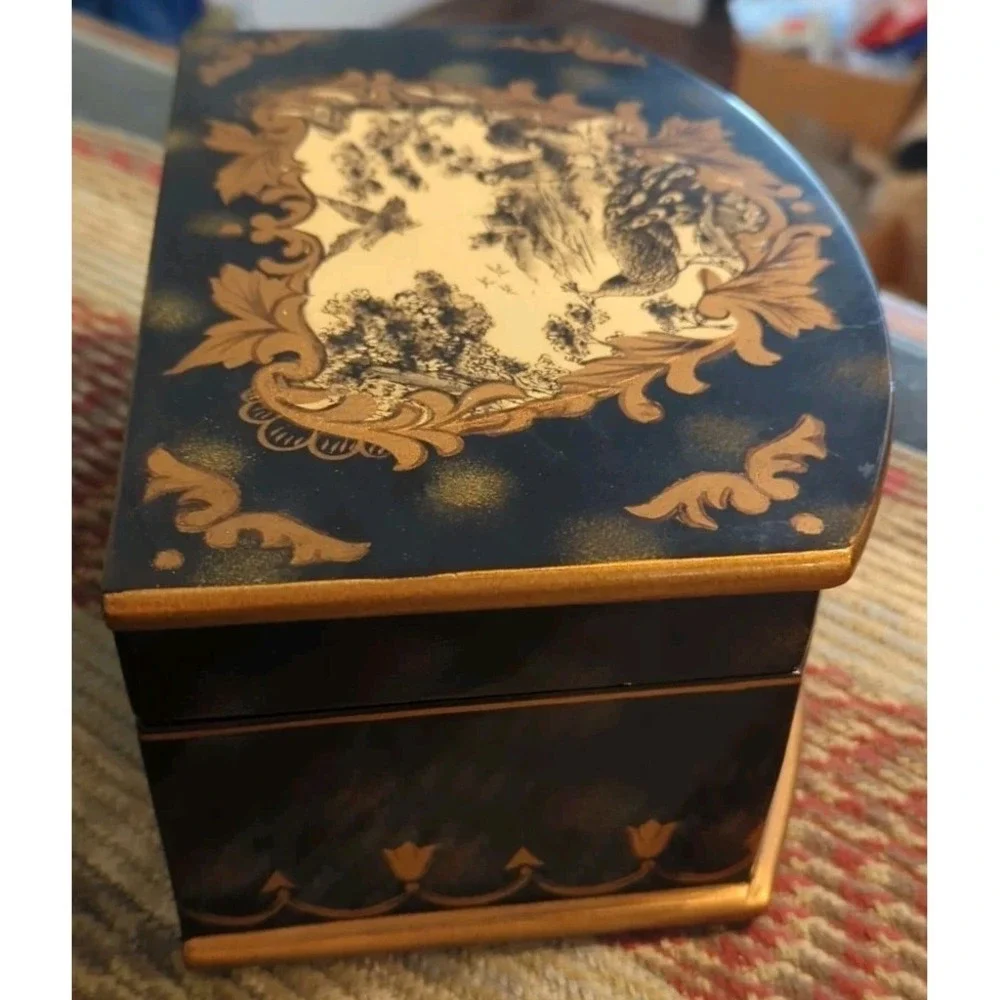 Vintage Jewelry Storage Lacquer Box‎ Peacock Design Very Pretty!